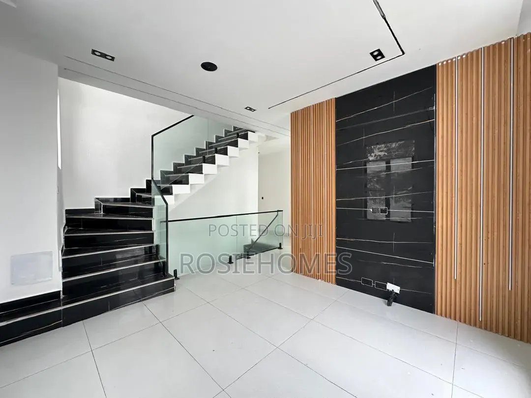5bdrm Duplex in Royal Pine, Lekki Phase 1 for rent in Lekki Phase 1