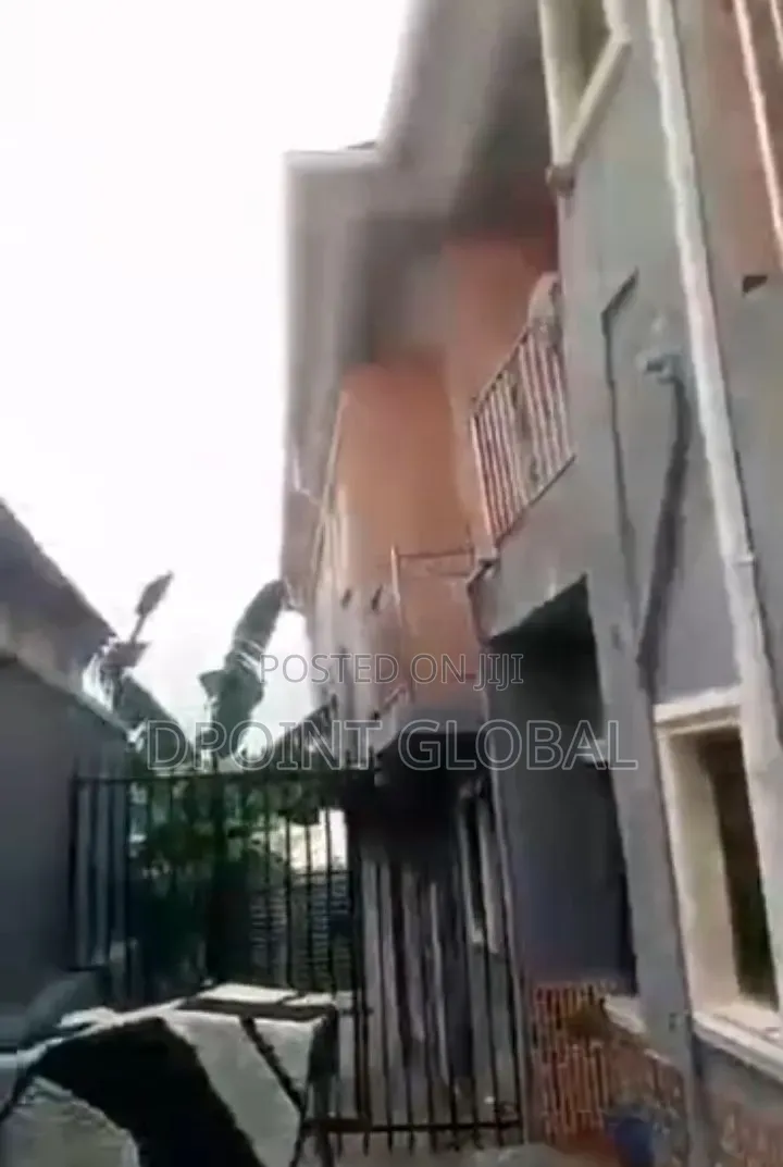 10bdrm Block of Flats in In Estate, Obafemi-Owode for sale in Obafemi-Owode