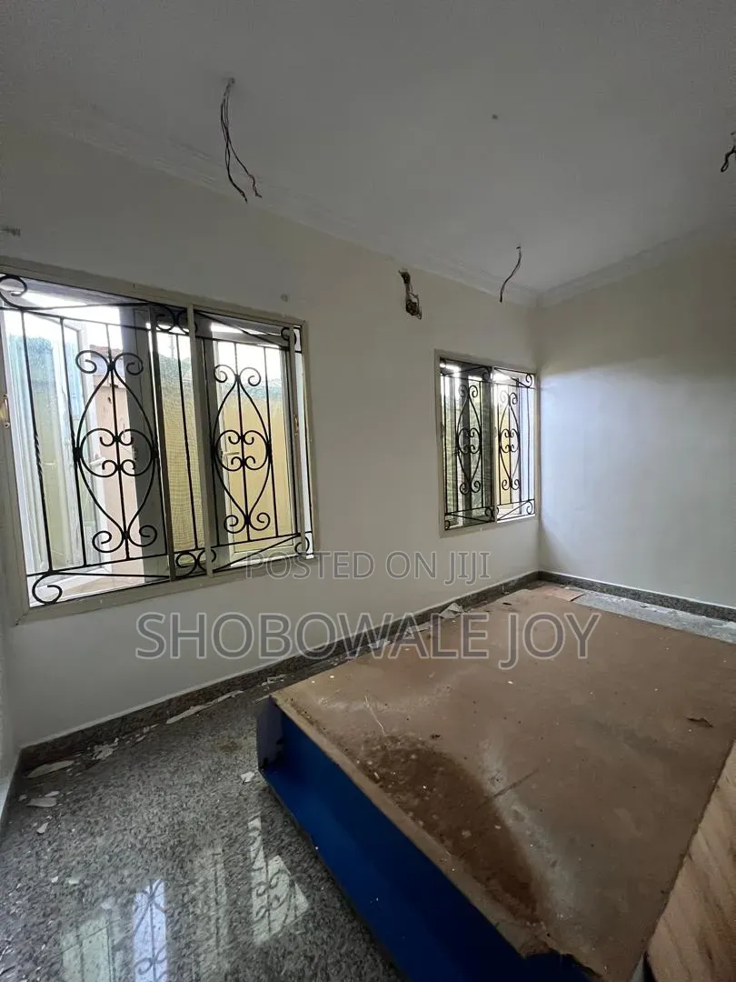 2bdrm Block of Flats in Fara Park,Bustop, Sangotedo for rent in Sangotedo
