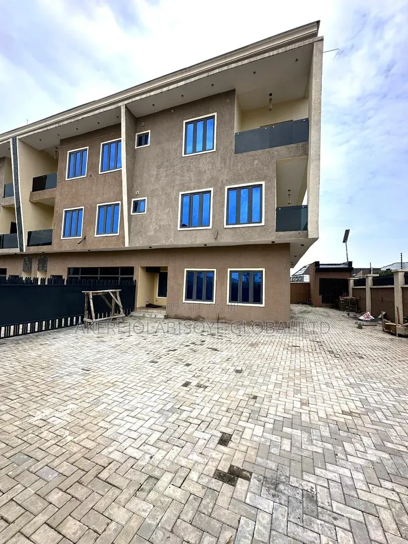 4bdrm Duplex in Lifecamp Abuja for sale in Life Camp