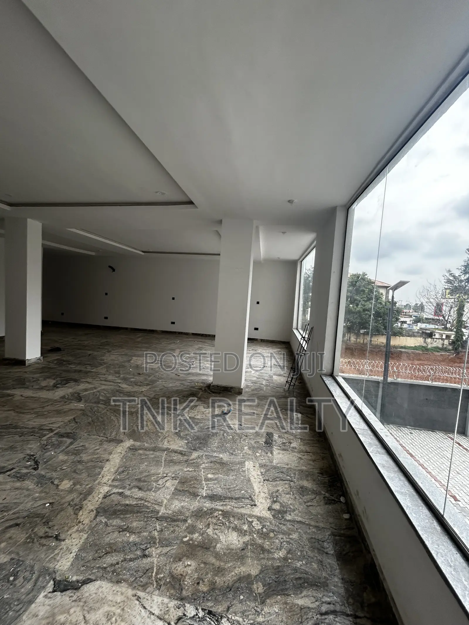 Spacious Office Space/Shop for Rent in Wuse 2