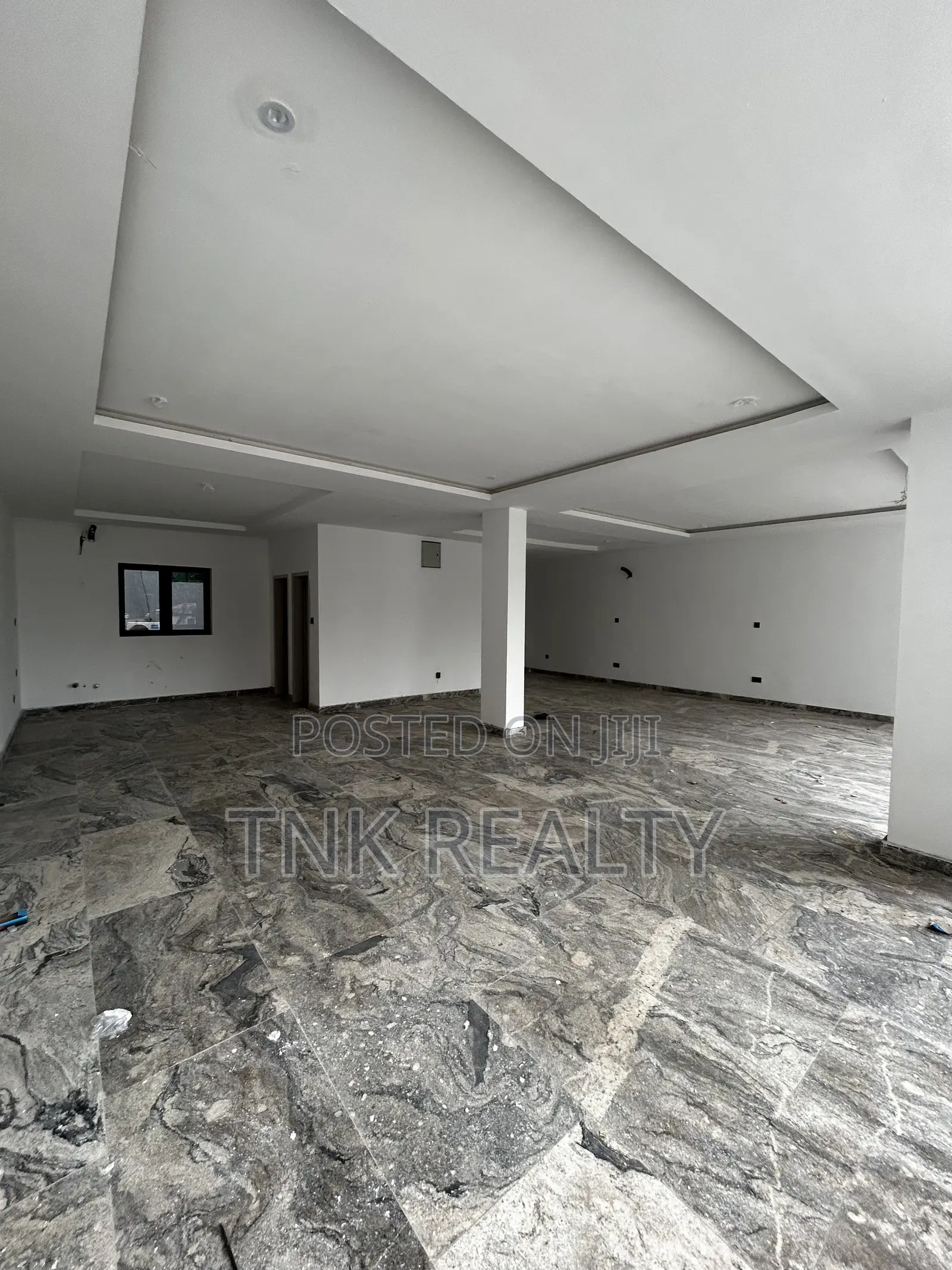 Spacious Office Space/Shop for Rent in Wuse 2