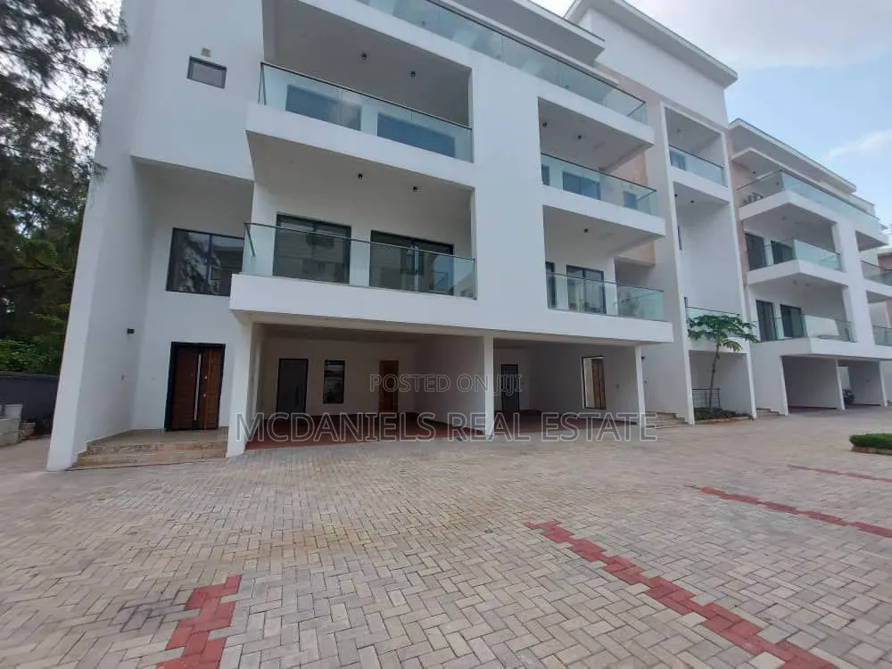 4bdrm Duplex in Banana Island for sale in Banana Island