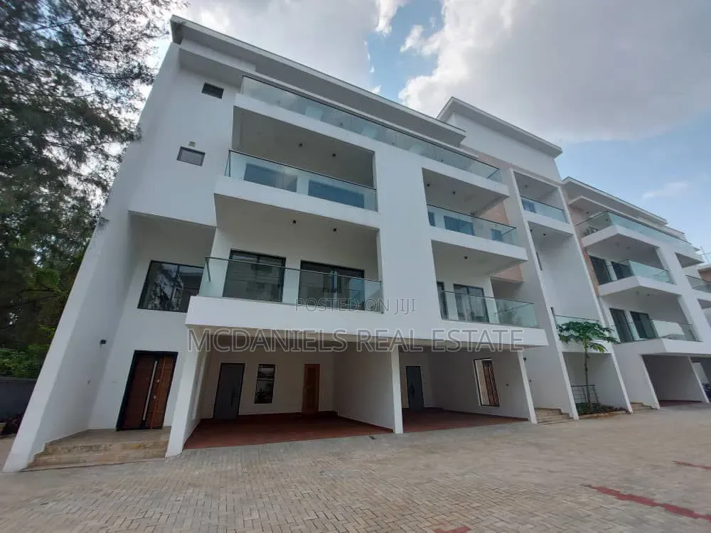 4bdrm Duplex in Banana Island for sale in Banana Island