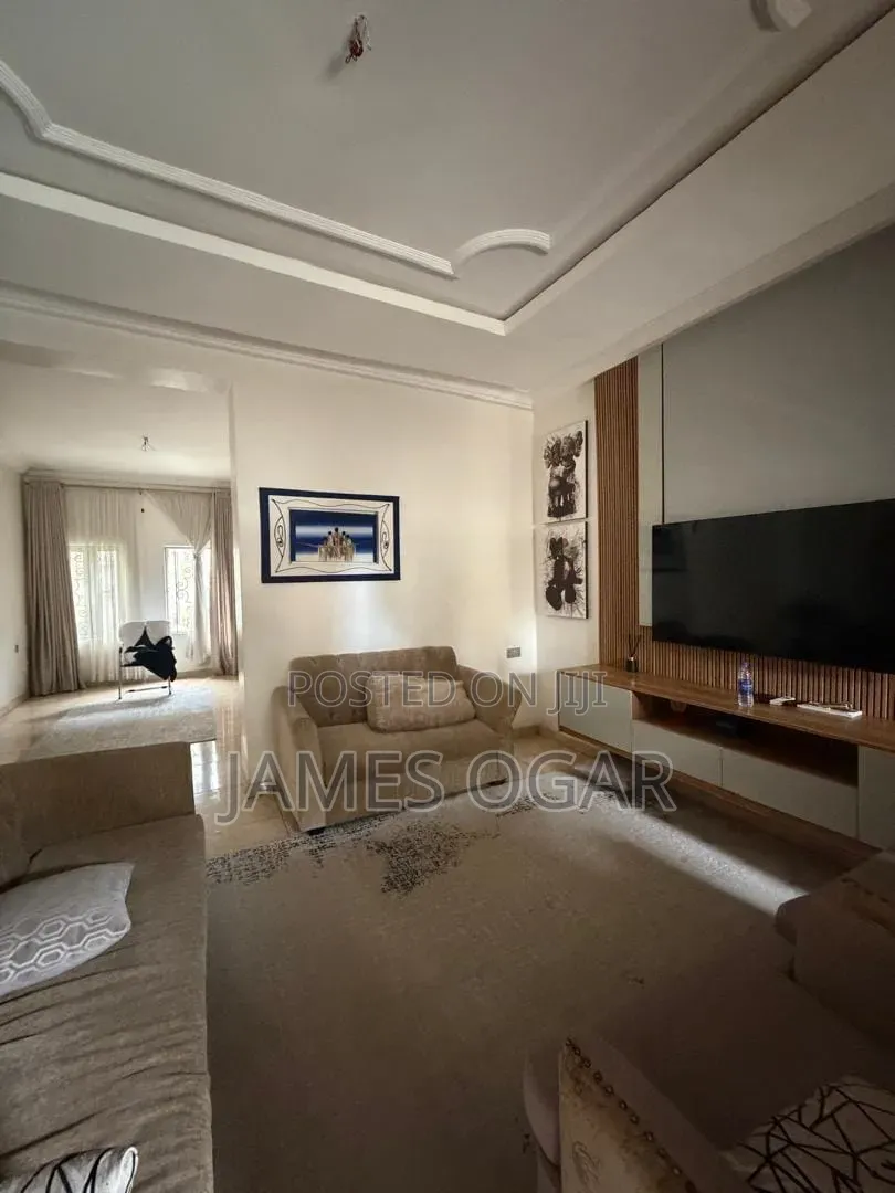 4bdrm Duplex in Orchid Road, Chevron for rent in Chevron