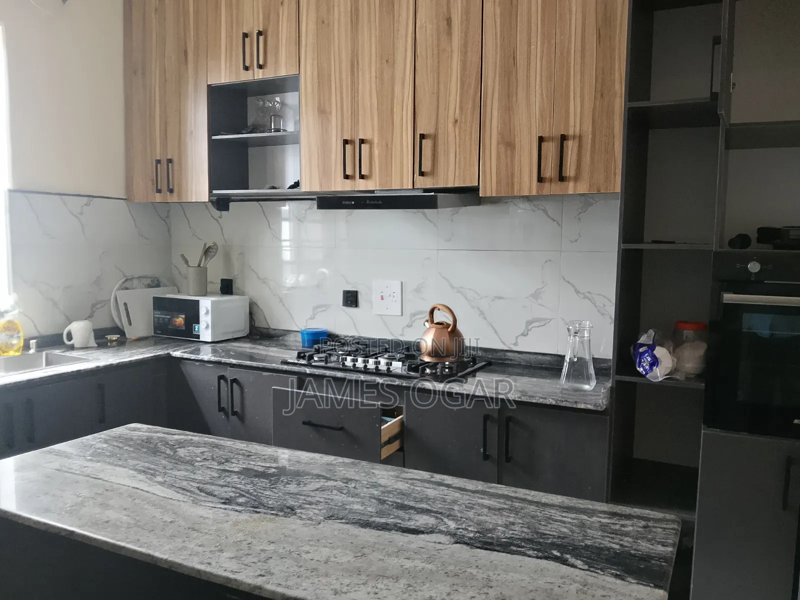 4bdrm Duplex in Orchid Road, Chevron for rent in Chevron