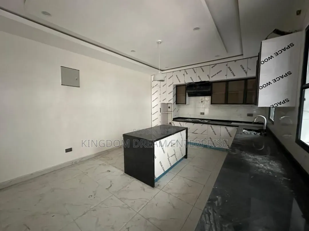 5bdrm Duplex in Ogudu Gra Lagos for sale in Ogudu GRA