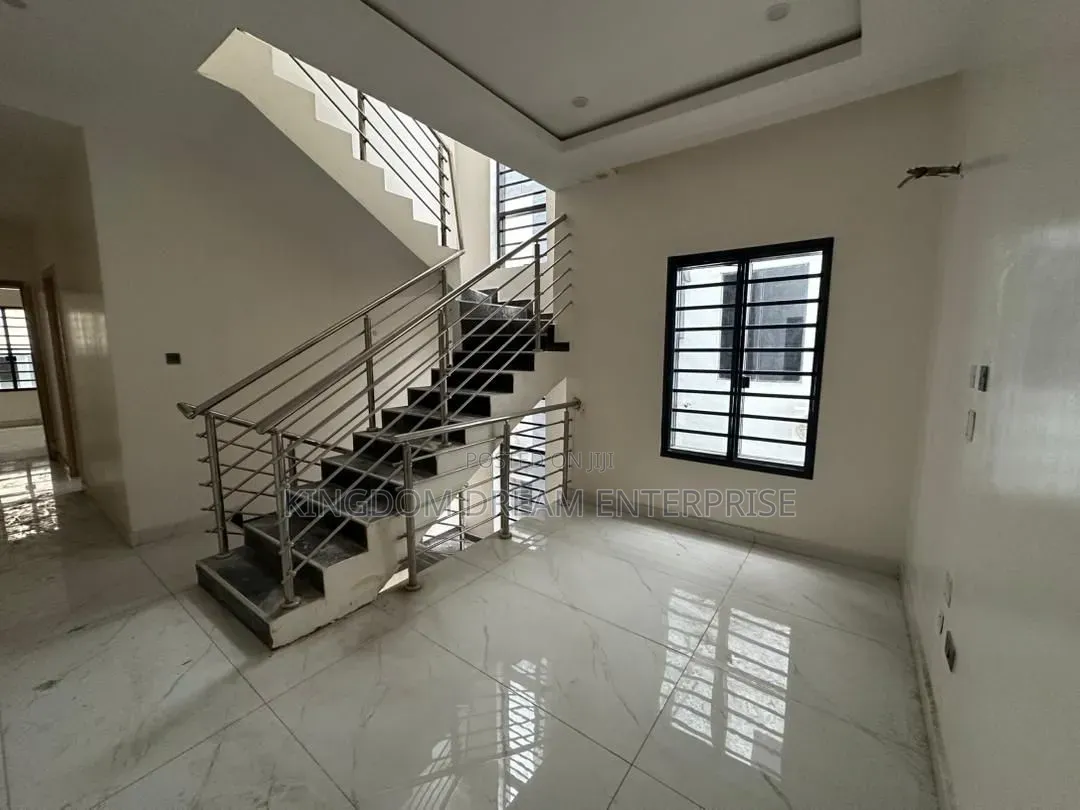 5bdrm Duplex in Ogudu Gra Lagos for sale in Ogudu GRA