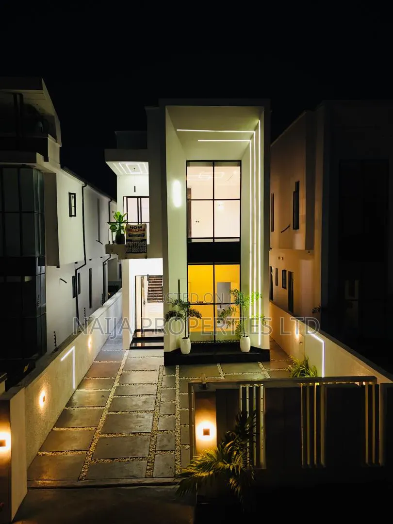 5bdrm Duplex in Abraham Adesanya Estate for sale in Abraham Adesanya Estate