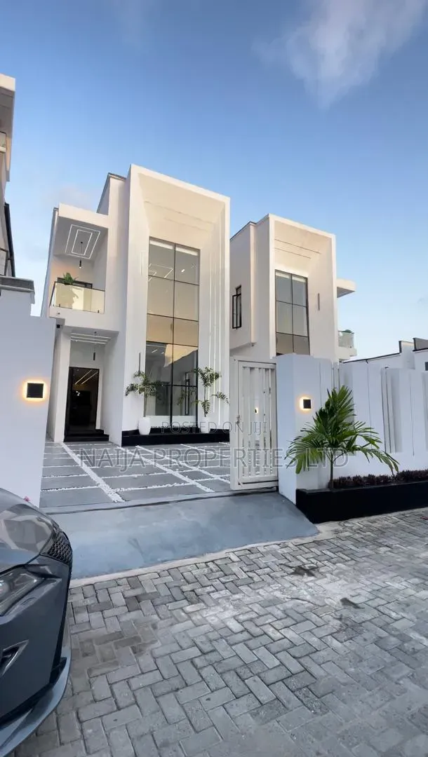 5bdrm Duplex in Abraham Adesanya Estate for sale in Abraham Adesanya Estate
