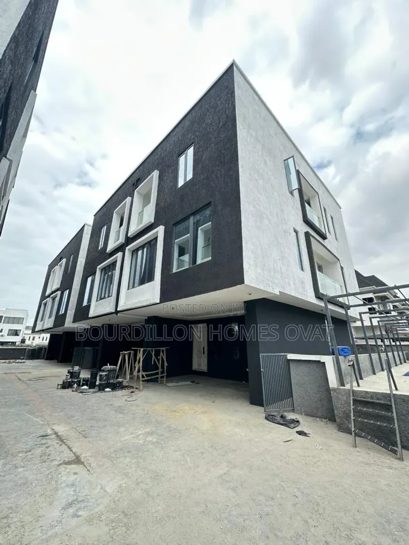 5bdrm Duplex in Orchid Lekki Lagos for sale in Lekki Expressway