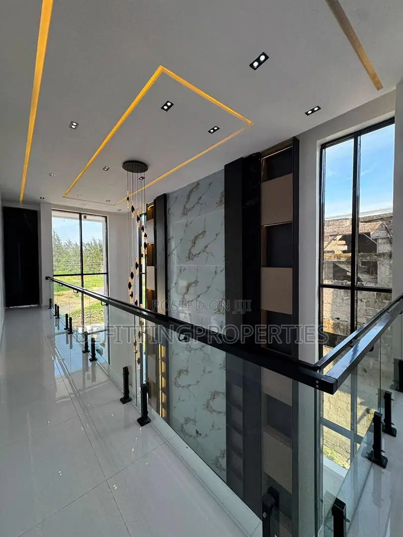 5bdrm Duplex in Lekki for sale in Lekki