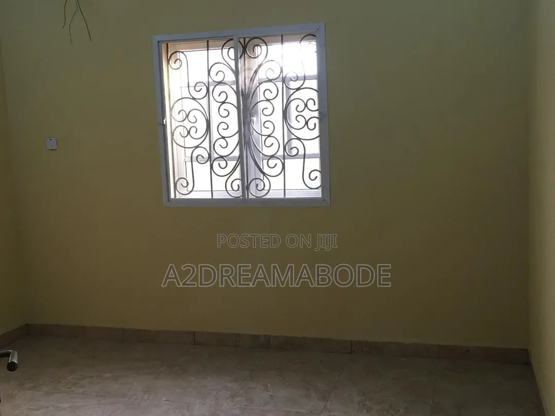 13bdrm Block of Flats in Magodo, GRA Phase 1 for sale in GRA Phase 1