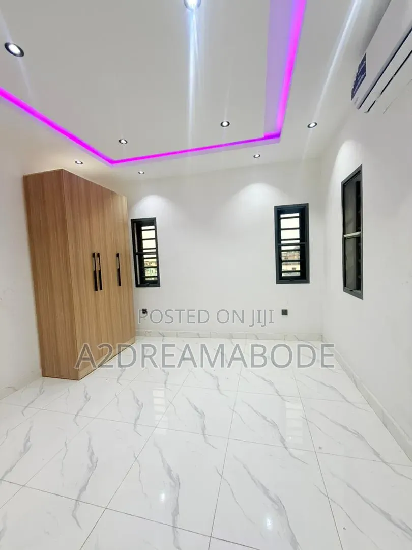 3bdrm Apartment in Gbagada, Millenuim/UPS for sale in Millenuim/UPS