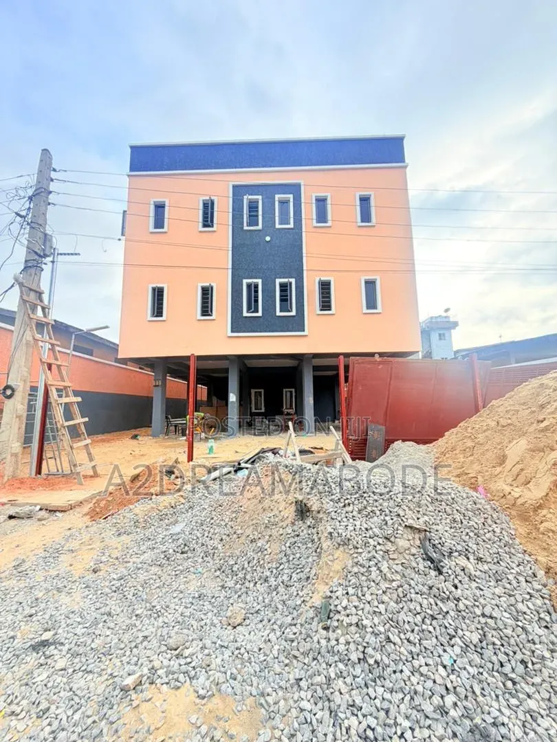 3bdrm Apartment in Gbagada, Millenuim/UPS for sale in Millenuim/UPS