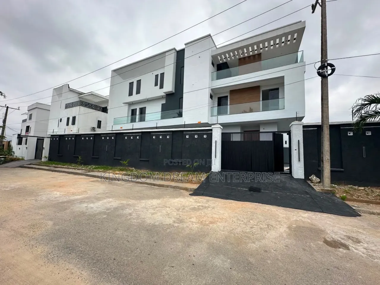 5bdrm Duplex in Ogudu Gra Lagos for sale in Ogudu GRA