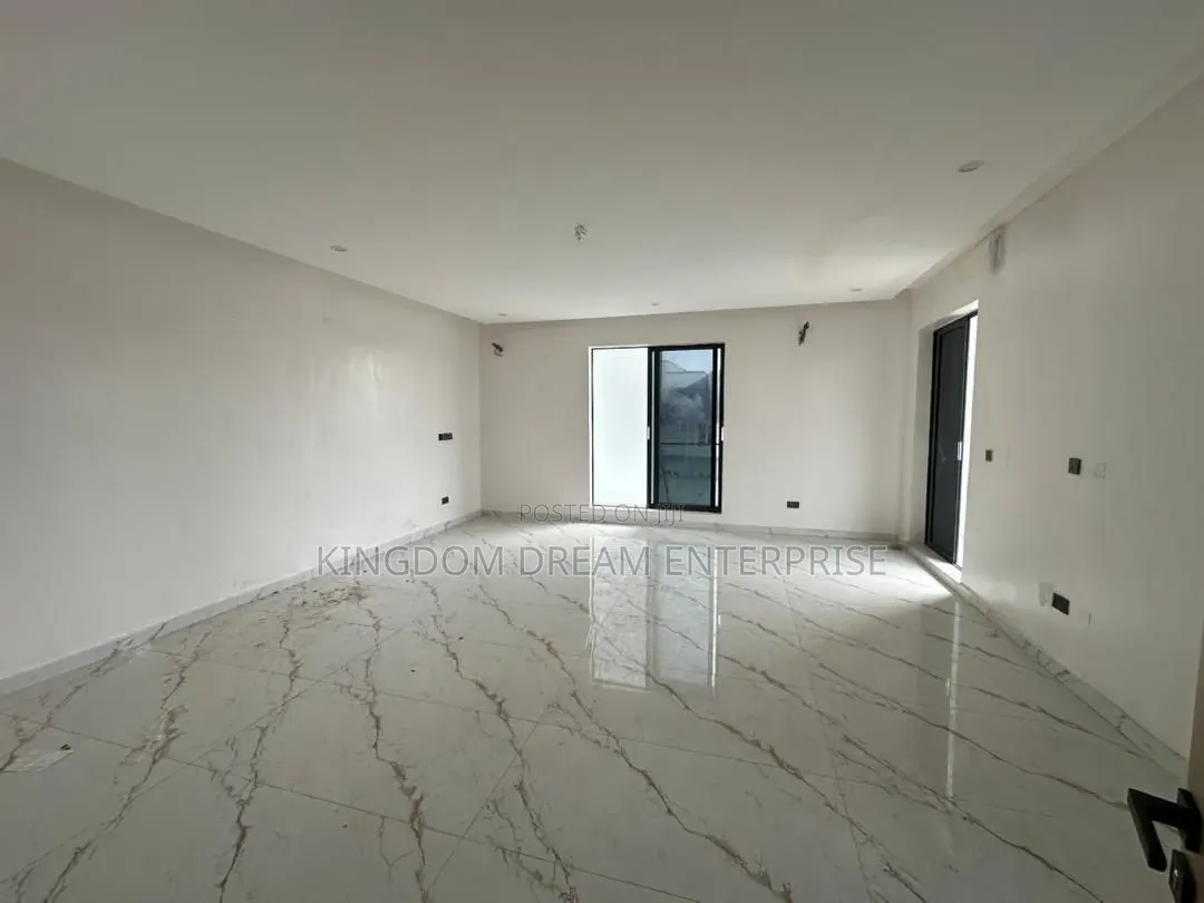 5bdrm Duplex in Ogudu Gra Lagos for sale in Ogudu GRA