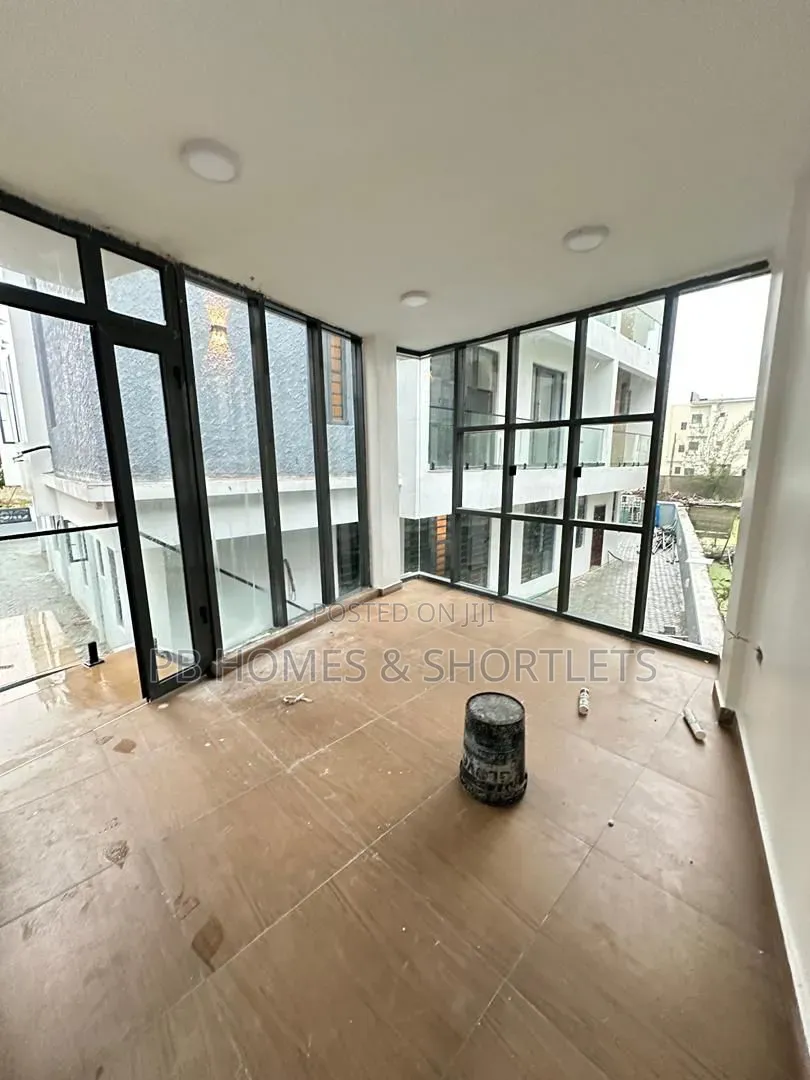 2bdrm Apartment in Osapa london for sale in Osapa london