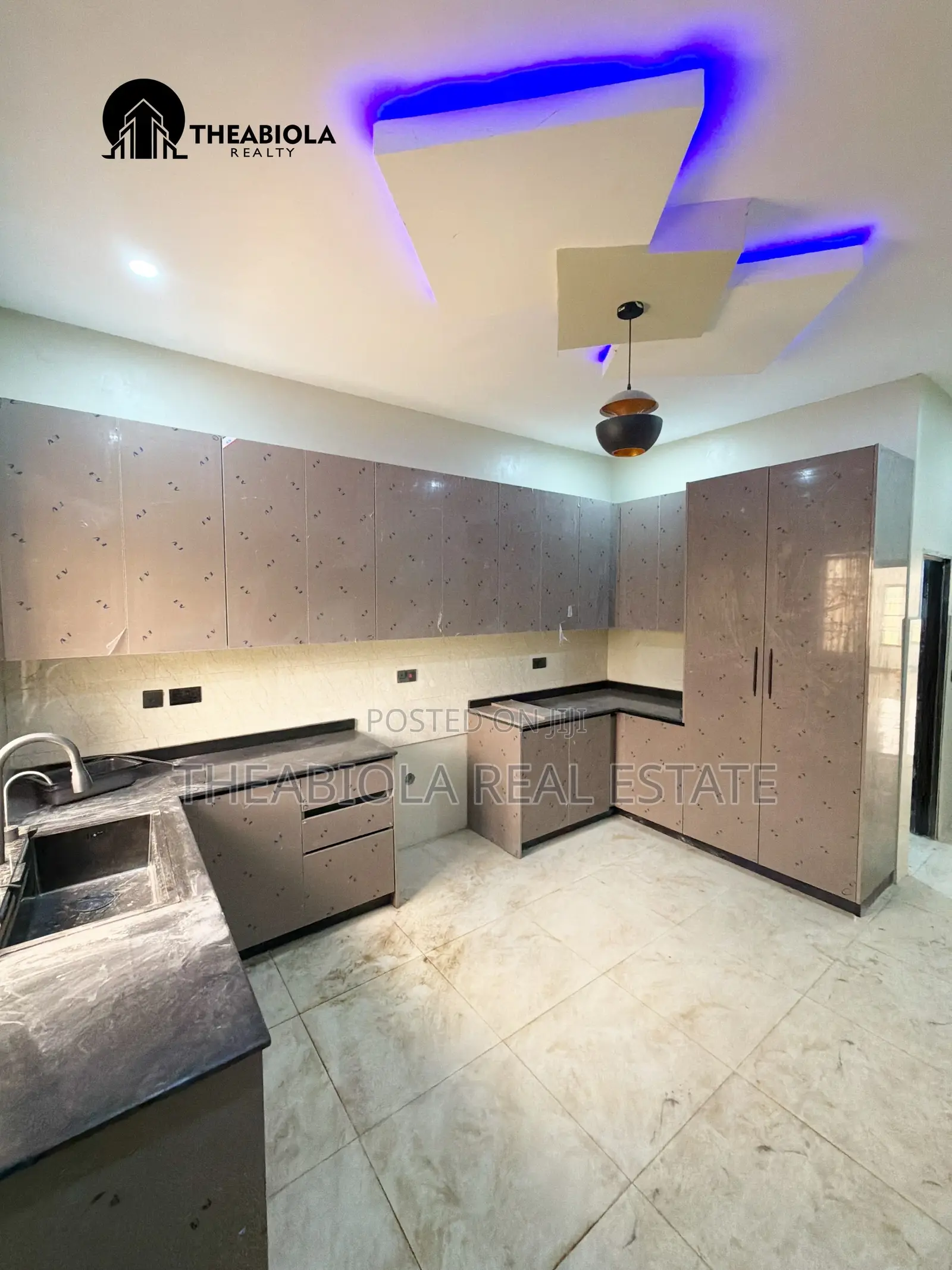 4bdrm Townhouse/Terrace in Lifecamp, Abuja for sale in Life Camp