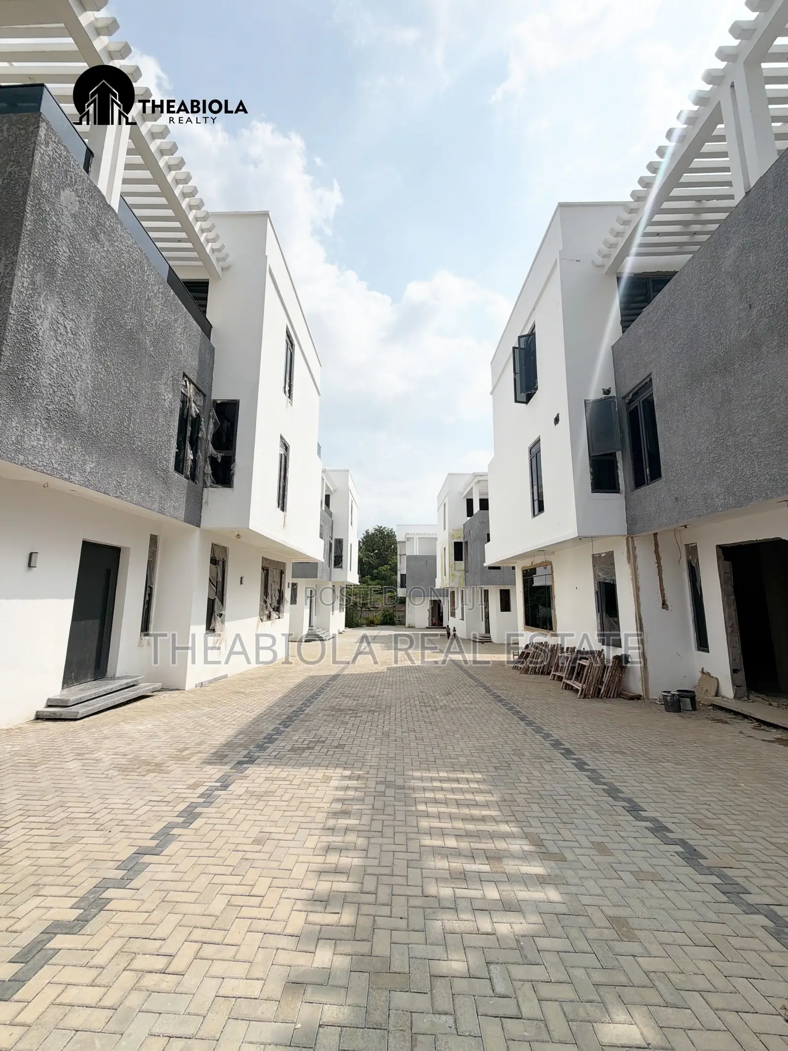 5bdrm Duplex in Lifecamp, Abuja for sale in Life Camp