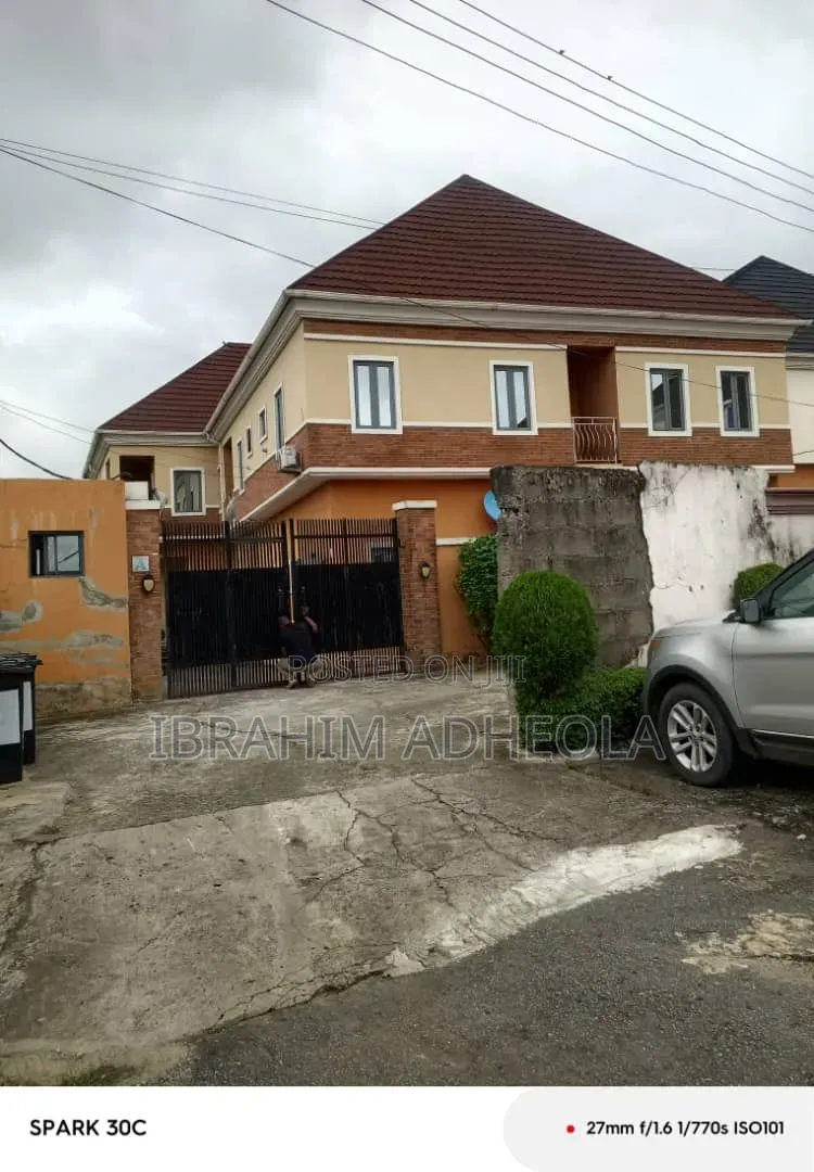 3bdrm Block of Flats in Omole Phase 2 for sale in Omole Phase 2