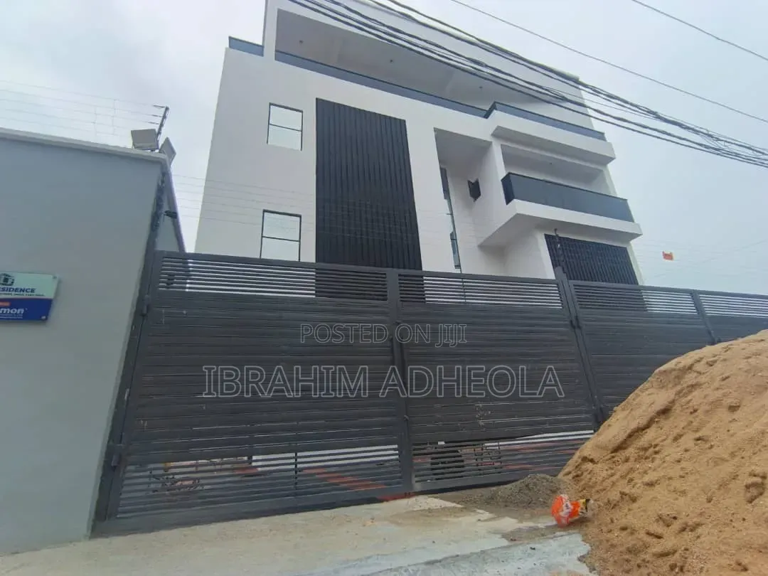 4bdrm Townhouse/Terrace in Yaba, Onike for sale in Onike