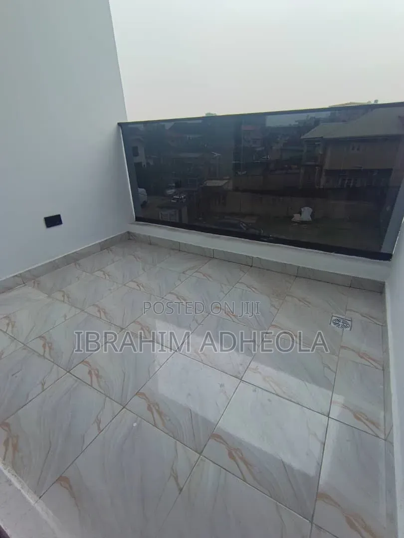 4bdrm Townhouse/Terrace in Yaba, Onike for sale in Onike