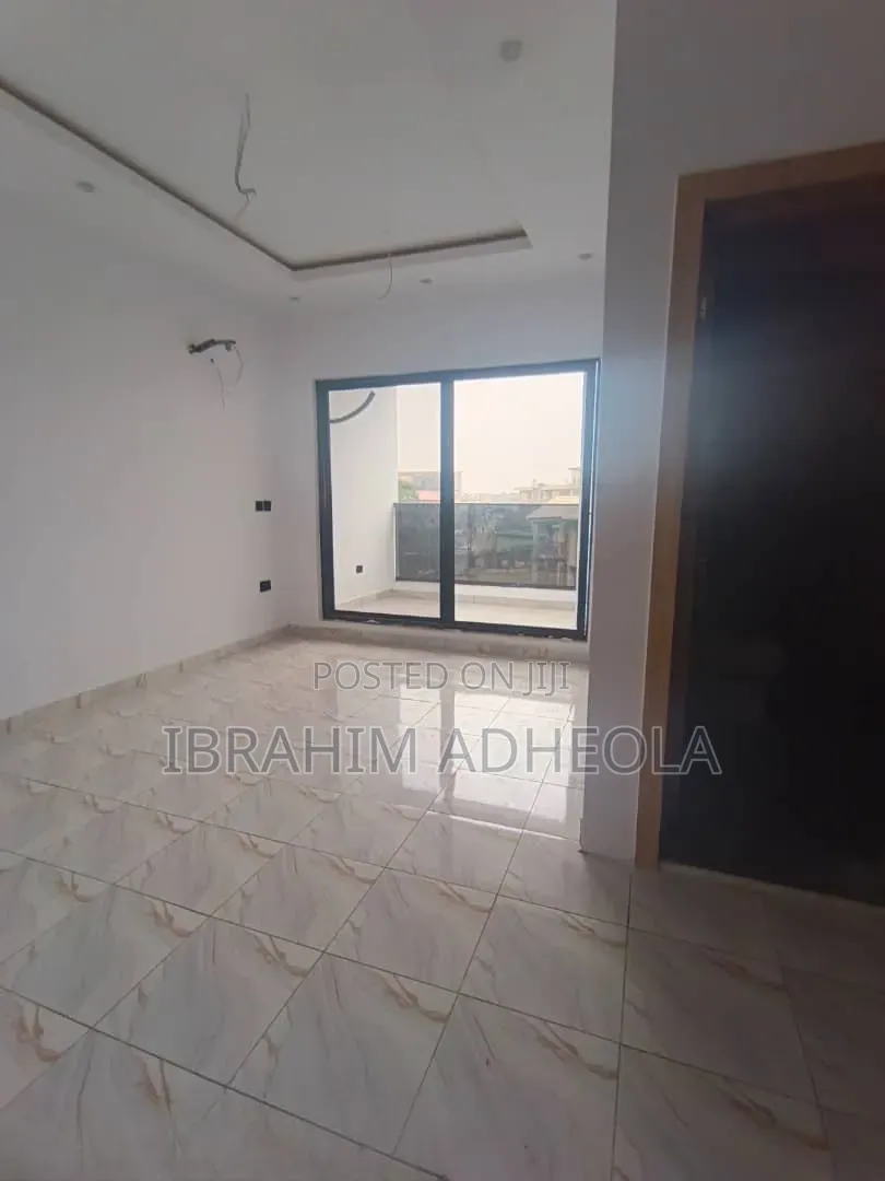 4bdrm Townhouse/Terrace in Yaba, Onike for sale in Onike