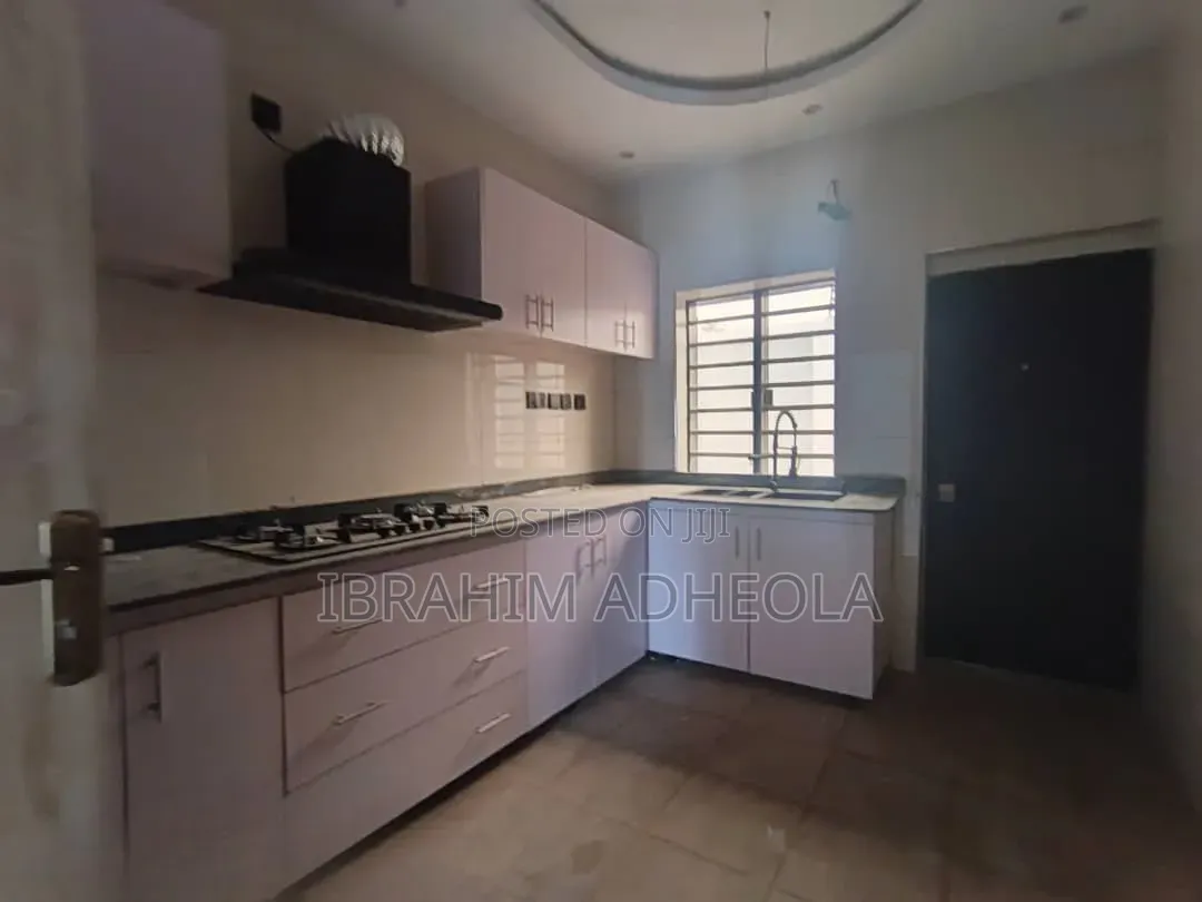 4bdrm Townhouse/Terrace in Yaba, Onike for sale in Onike