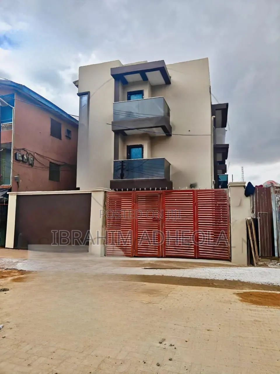 2bdrm Apartment in Yaba, Akoka for sale in Akoka