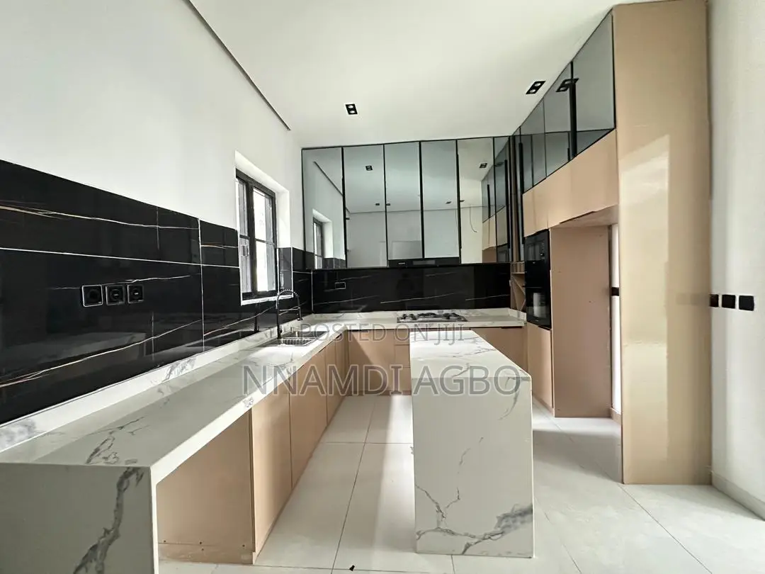 5bdrm Duplex in Lafiaji for rent in Lafiaji