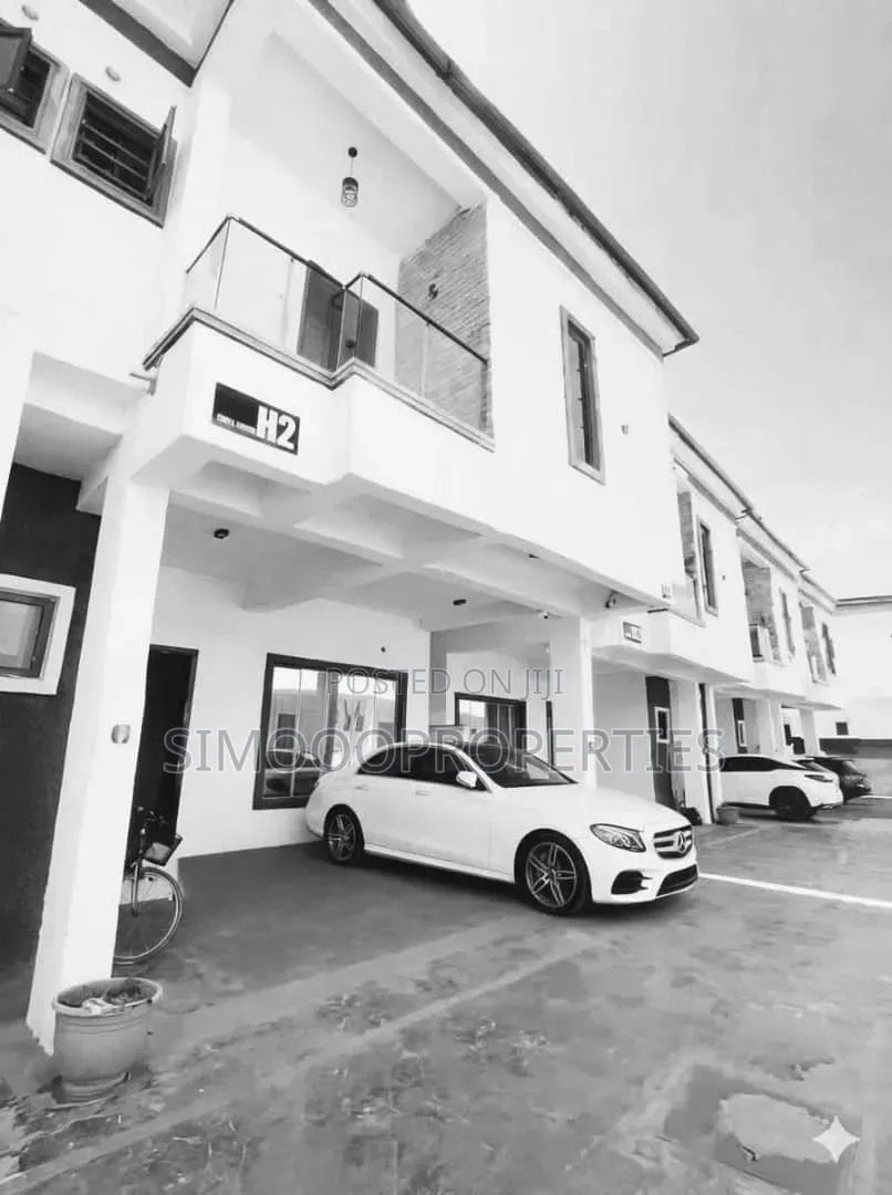 4bdrm Duplex in Ikota Gra for rent in Ikota