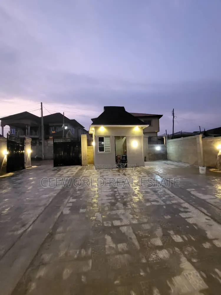 4bdrm Bungalow in Eleta Estate Elebu, Akala Express for rent in Akala Express