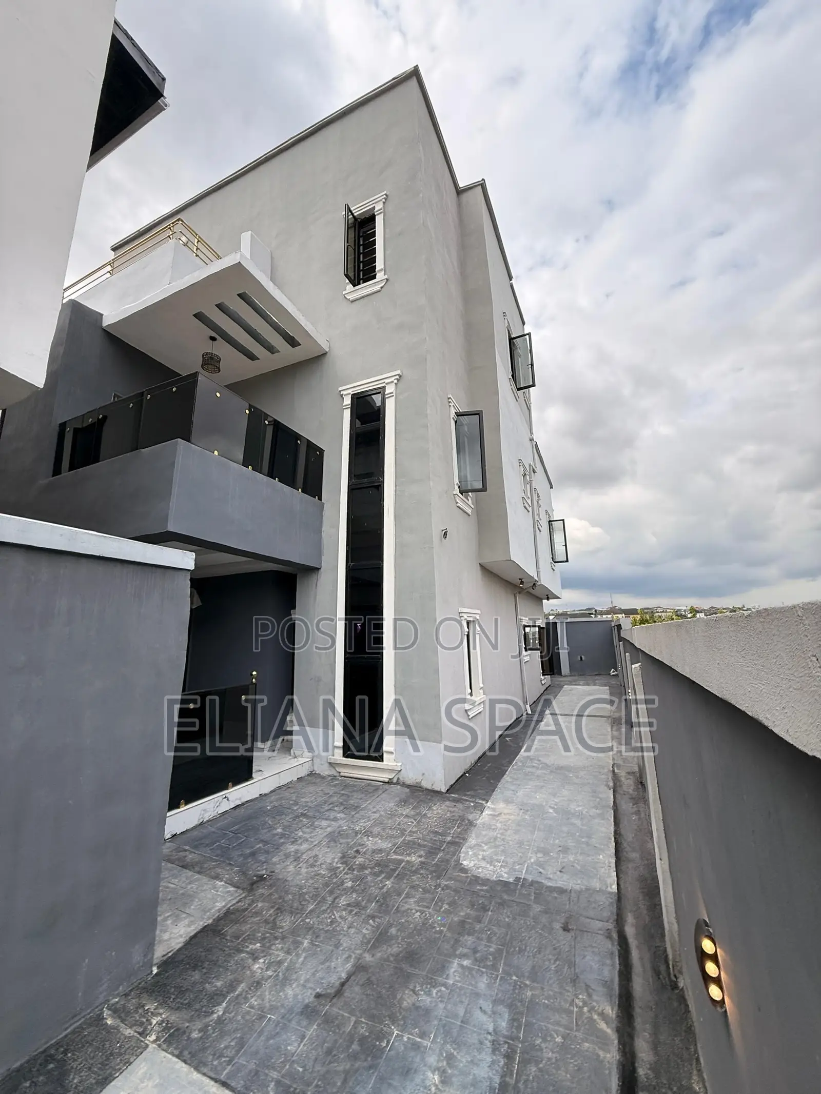 5bdrm Duplex in Ogba for sale in Ogba