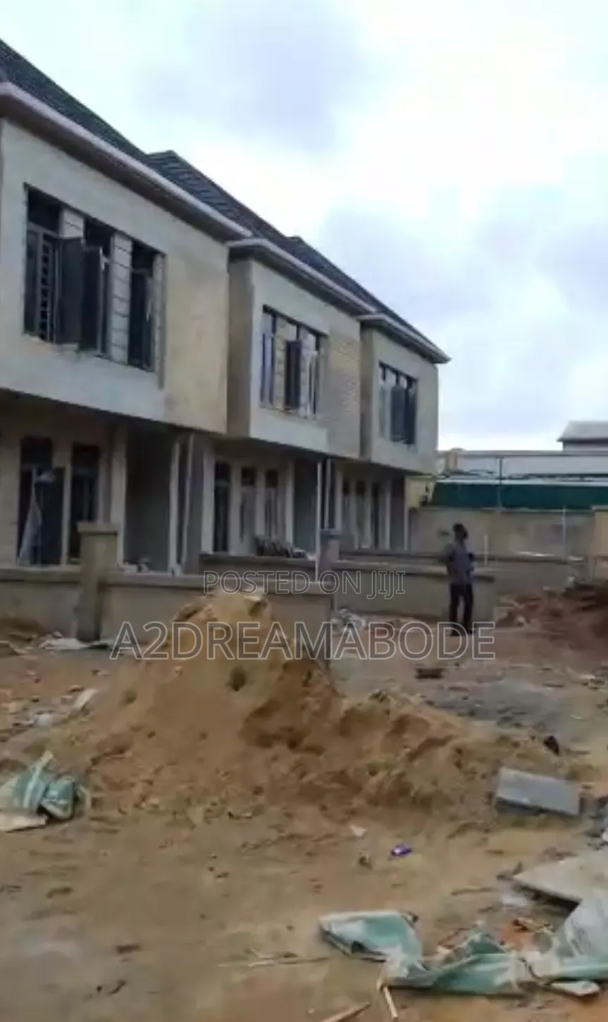 4bdrm Duplex in Surulere, Eric Moore for sale in Eric Moore