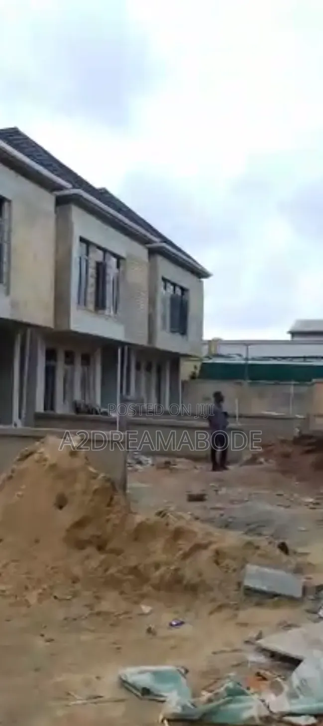 4bdrm Duplex in Surulere, Eric Moore for sale in Eric Moore