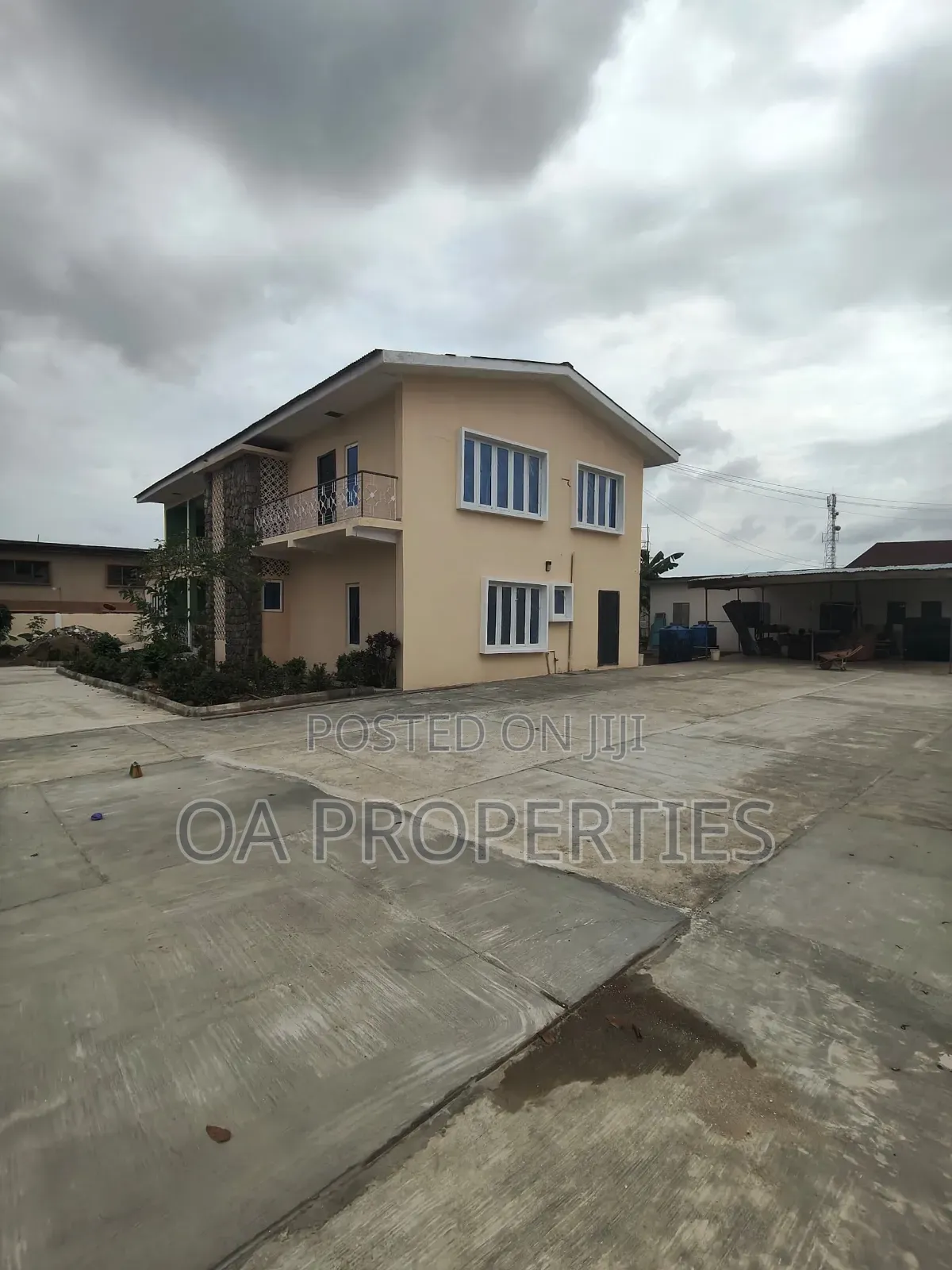 Newly Renovated 5 Bedrooms Commercial Duplex With Modern Facilities in Iwo Road