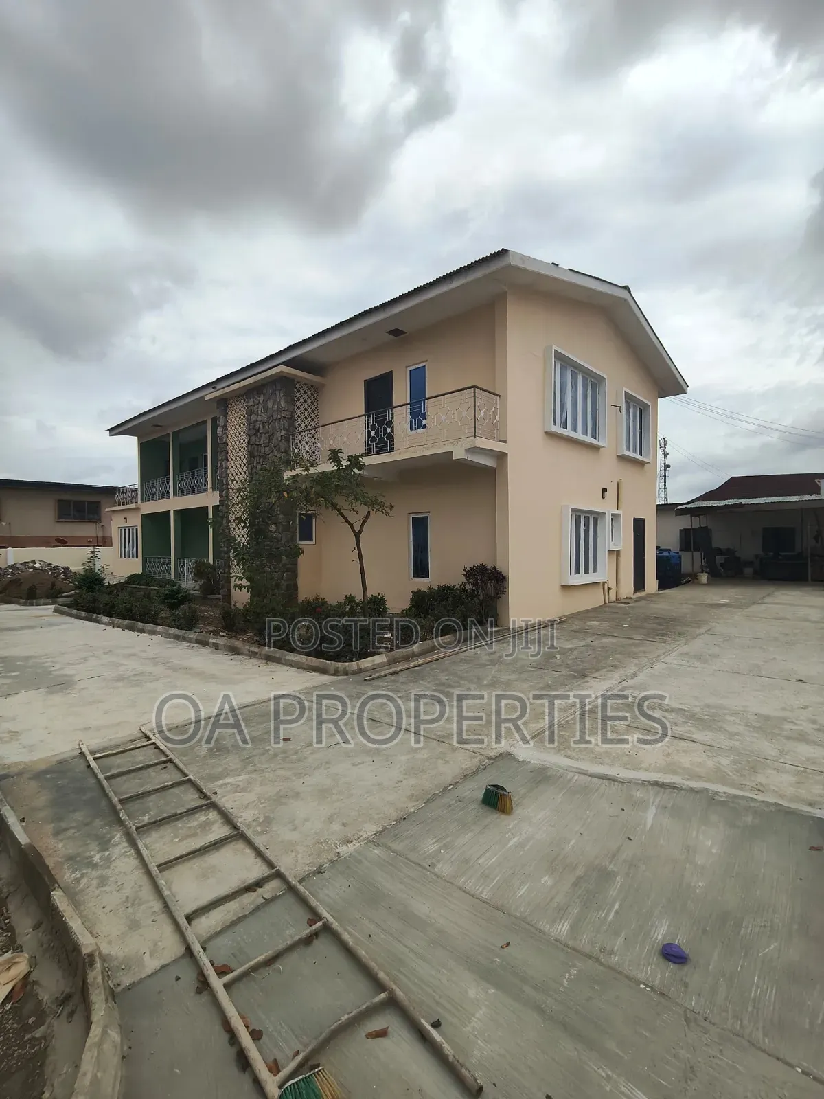 Newly Renovated 5 Bedrooms Commercial Duplex With Modern Facilities in Iwo Road