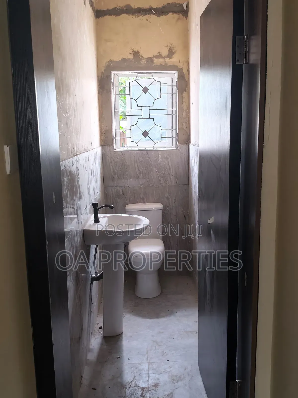 Newly Renovated 5 Bedrooms Commercial Duplex With Modern Facilities in Iwo Road