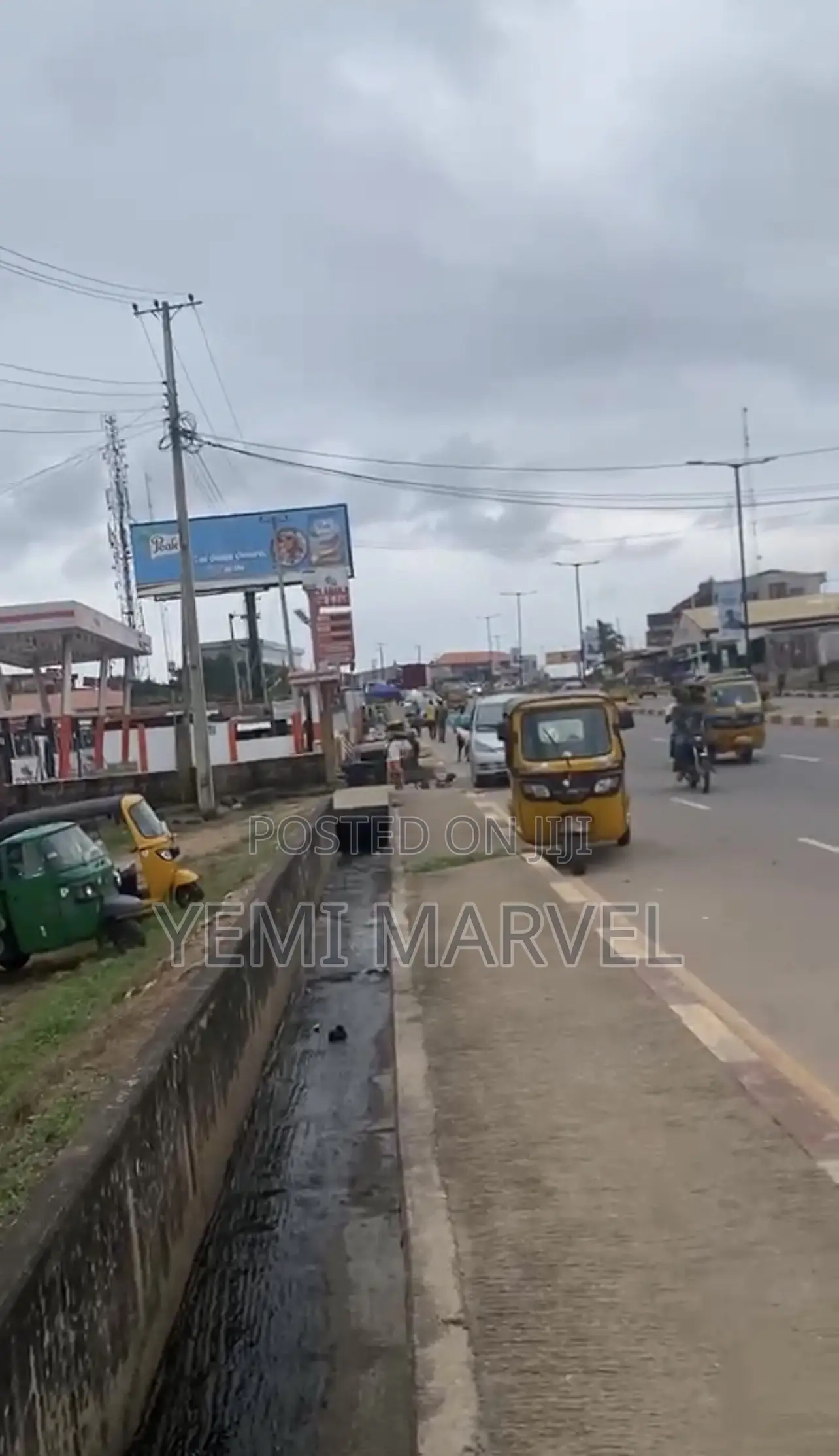 Commercial Land With Demolishable Building Facing Orita Challenge Road in CHallenge / Ibadan