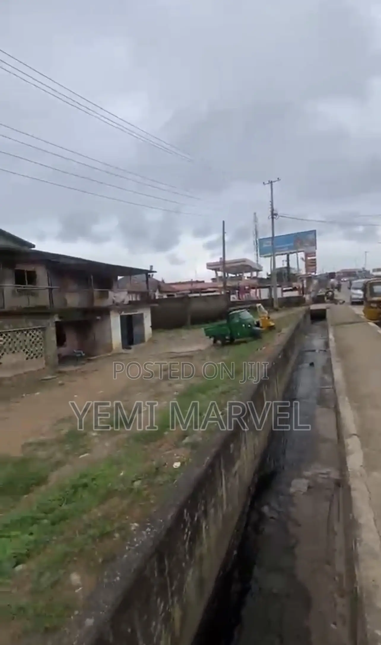 Commercial Land With Demolishable Building Facing Orita Challenge Road in CHallenge / Ibadan