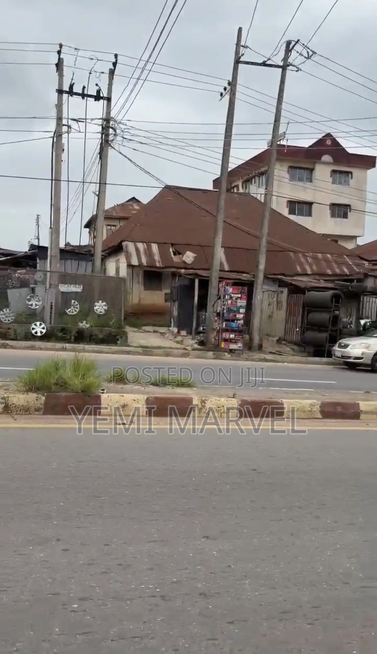 1,100sqm of Commercial Land With Demolishable Building Facing Oke Bola in Oke Ado