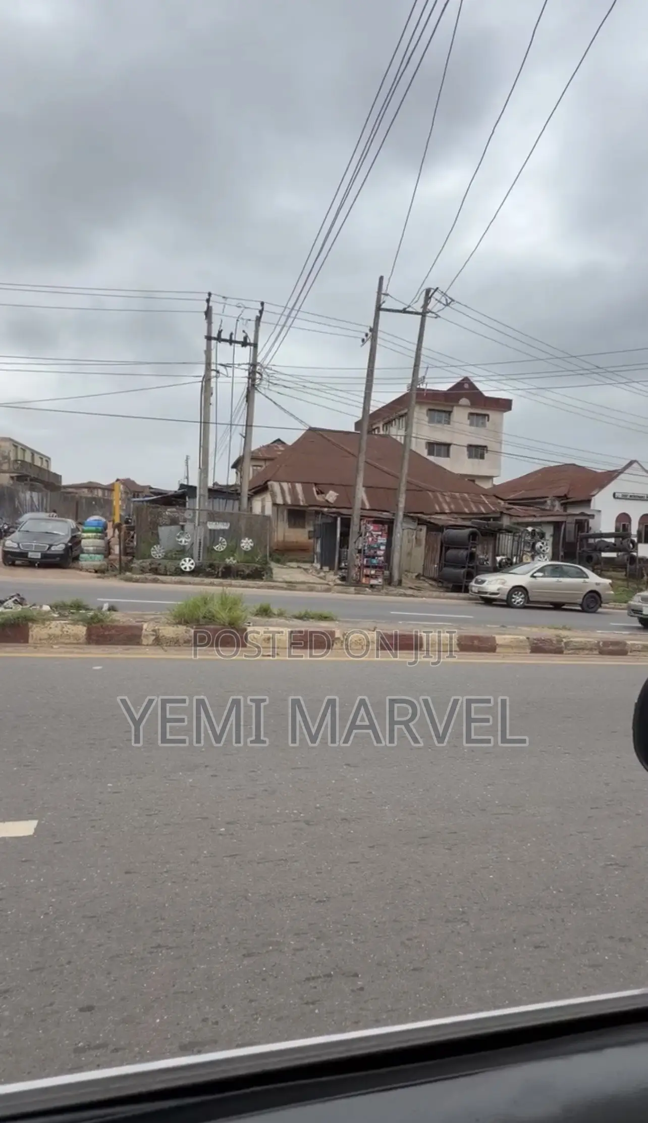1,100sqm of Commercial Land With Demolishable Building Facing Oke Bola in Oke Ado