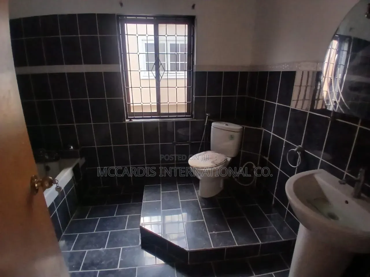 10bdrm Mansion in Off Wole Olateju, for sale in Lekki Phase 1