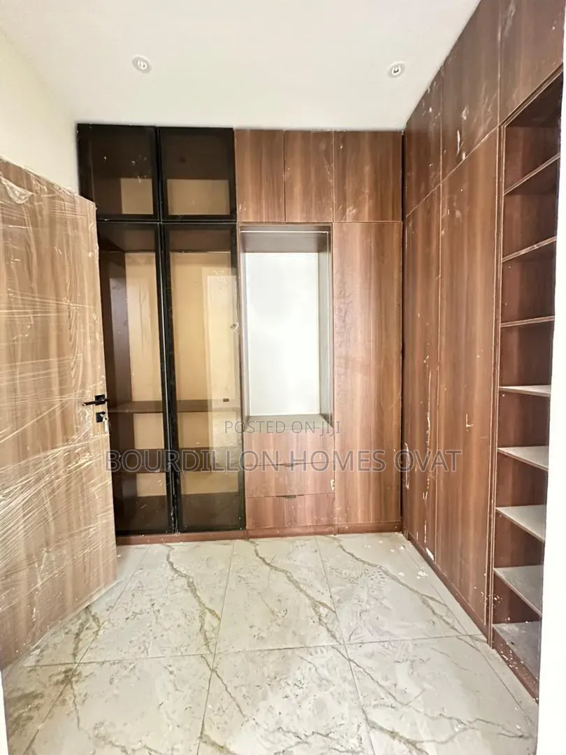 4bdrm Duplex in Osapa London Lekki for sale in Osapa london
