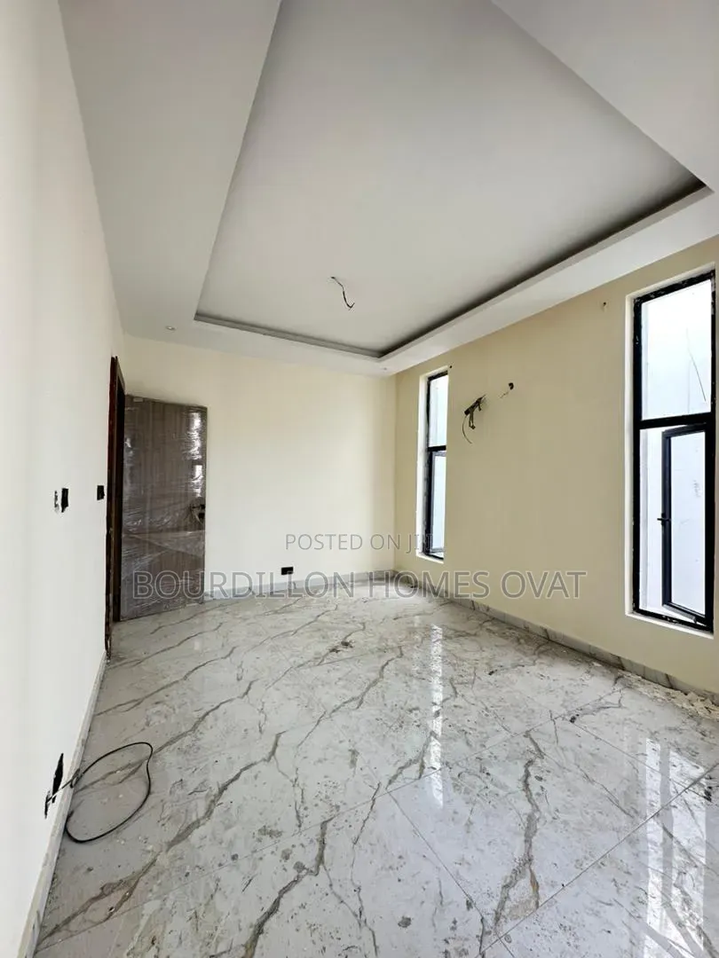 4bdrm Duplex in Osapa London Lekki for sale in Osapa london