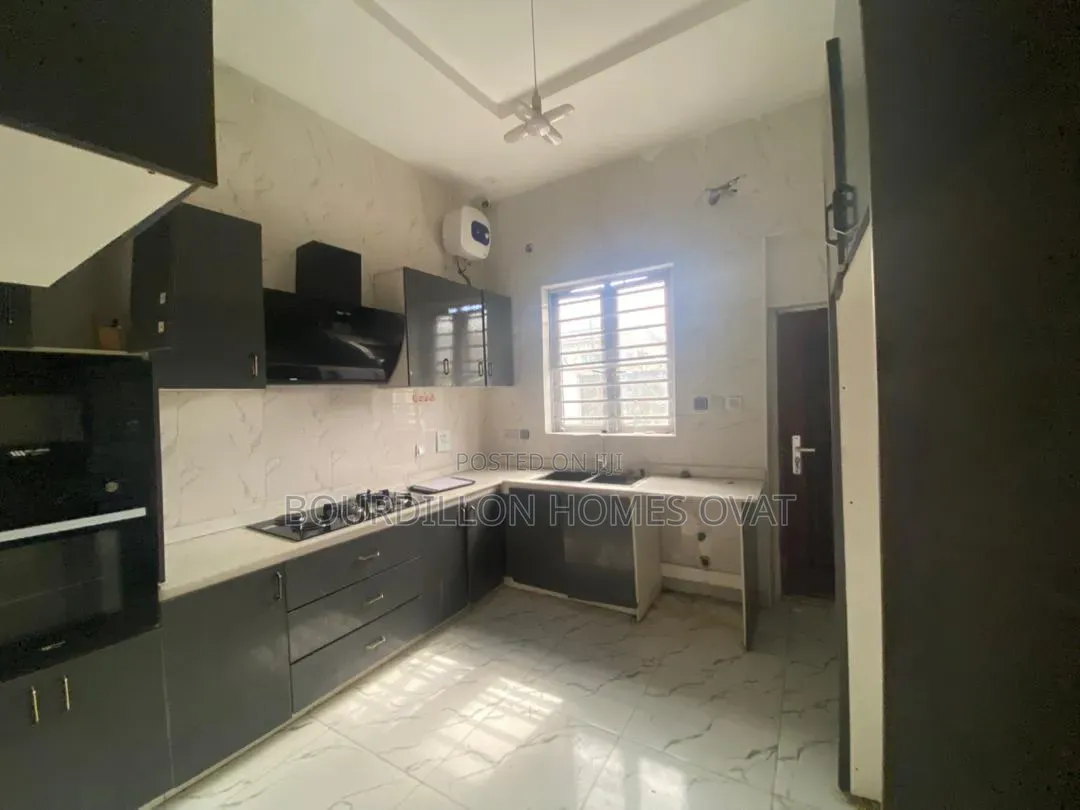 2bdrm Duplex in Chevron Lekki Lagos for sale in Chevron