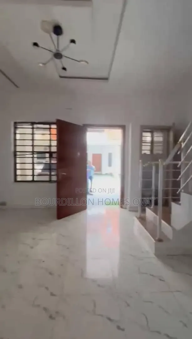 3bdrm Duplex in Ikota Villa Estate for rent in Ikota
