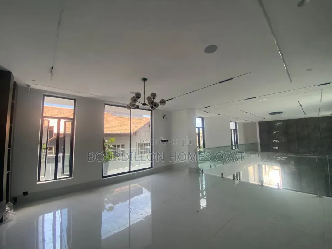 4bdrm Penthouse in Vgc Lekki Lagos for sale in VGC / Ajah