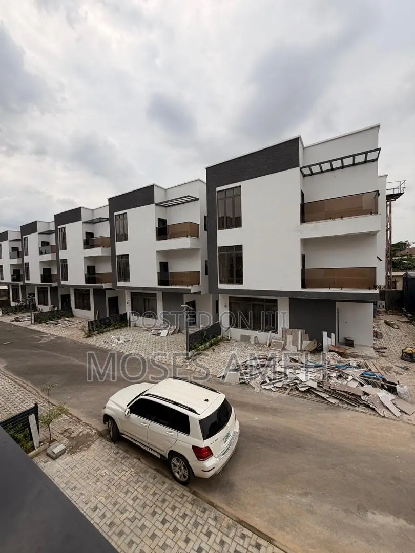 5bdrm Duplex in Mabushi for sale in Mabushi